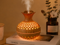Diffuseur d’huiles essentielles en forme de vase à finition bois, à ultrasons avec éclairage LED