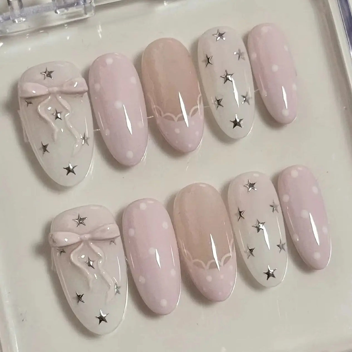 10-Piece Set of Silver Star Polka Dot Lace French-Style Medium-Short Oval Korean-Style Gentle Handmade Nail Art, Suitable for Daily Campus Wear, Jk Uniforms, Picnics, Afternoon Tea Dates, Korean-Style Outfits, Floral Dresses,