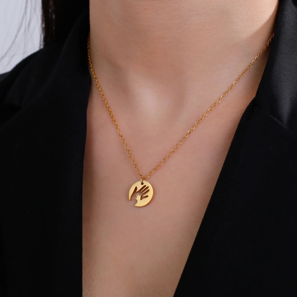 Skyrim Palm Pendant Necklace Family Mom Gift Men and Women Stainless Steel Pendant Jewelry Fashion Trend